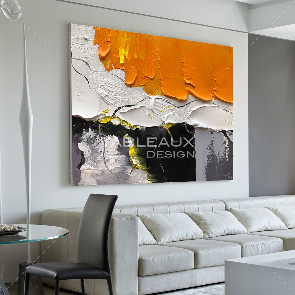 Un tableau abstrait en nuances d'orange et noir