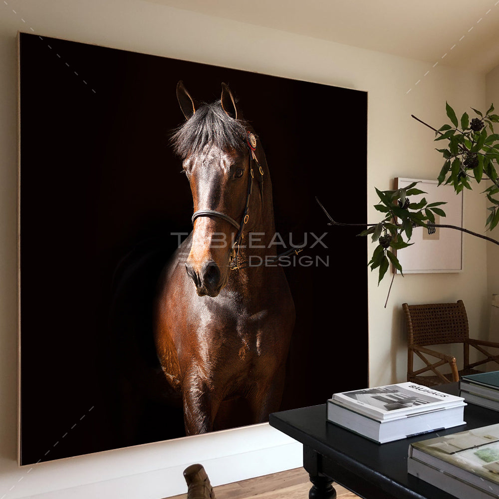 Un cheval marron captivant dans un portrait expressif