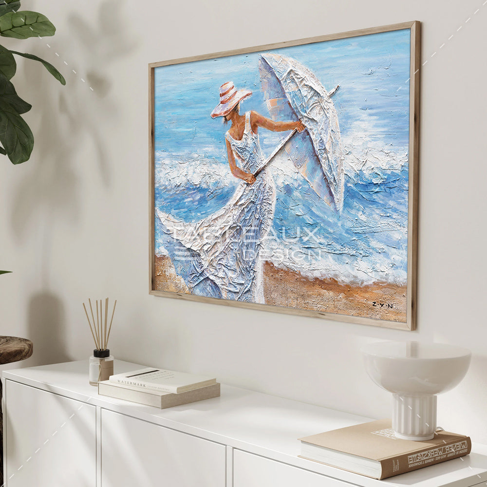 Sous le soleil de la plage : une femme solitaire avec son parapluie